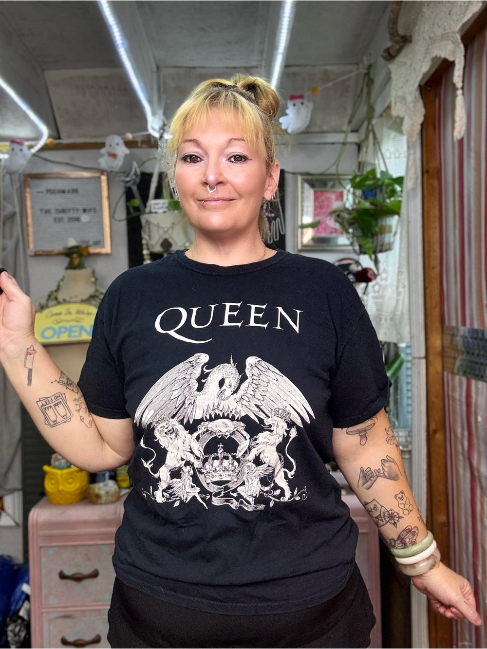 Queen Band Graphic Tee - Black Short Sleeve Size Large